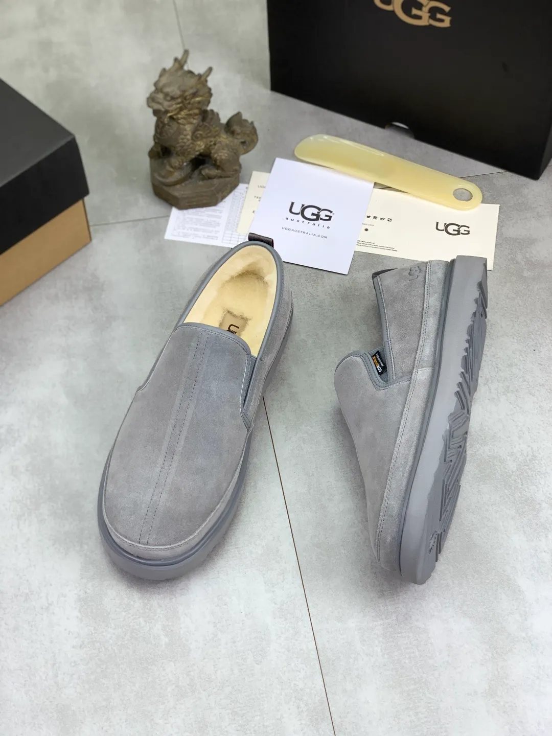 Men's men's shoes 💰P580 [New style] hot style 💰 versatile casual slip-on fur shoes 🆘 "Real Wool" [UGG] 👉 hot style men's shoes official website synchronization 🔰 quality [proud] is not comparable to the imitations in the general market 🌀 The upper is imported Italian frosted calfskin, and the lining: foot pad 🅰️ grade 🐑 real wool 👻 Only Grade A can show the effect The hand feels smooth and delicate 🔱The shoe shape is grand, only the factory can achieve it 🎄The perfect toughness of the original outsole 👻⬛️ can allow customers to bid farewell to one-time consumption. Real wool lining, super warm. Available in black or brown. Size: 39-44